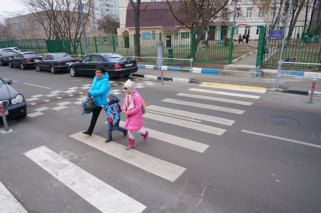 Пешеходная дорога. Пешеход у дороги. Пешеходный переход. Пешеходный переход для детей.